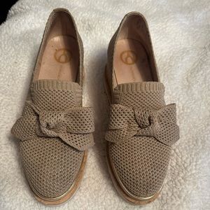 Beige (tan) platform size 8 wishbone shoes. Hardly worn in great condition.